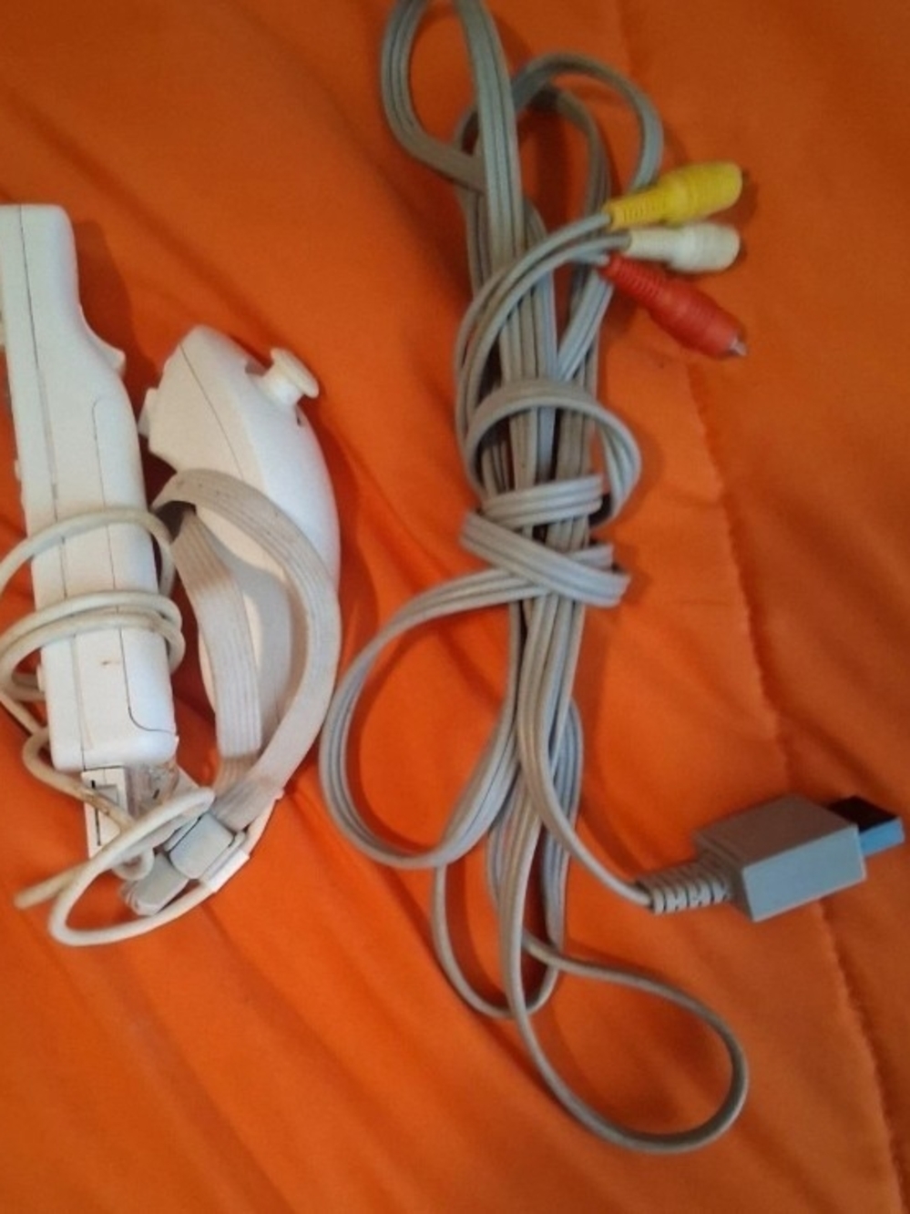 Nintendo Wii RVL-001(USA) White Console Bundle w/ Remote Nunchuk Cables & Case - Picture 7 of 8